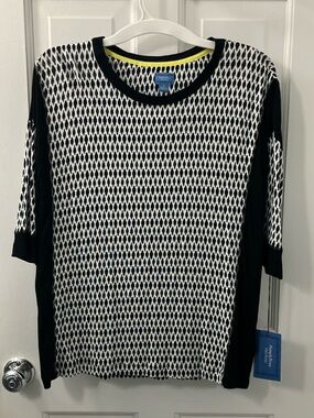NWT Simply Vera Wang Black and White Geometric women’s Top 3/4 sleeve size Small